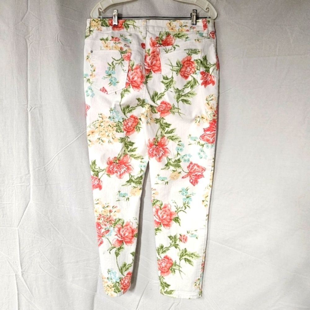 Chico's White Pink Floral Print Cotton Blend Zip Front Belt Loops Ankle Jeans - Picture 6 of 15